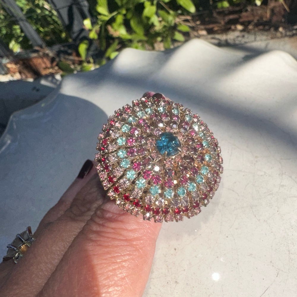 Large rhinestones statement ring - Picture 5 of 5